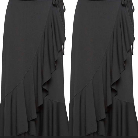 Banana Republic Black wrap skirt - Picture 2 of 2
